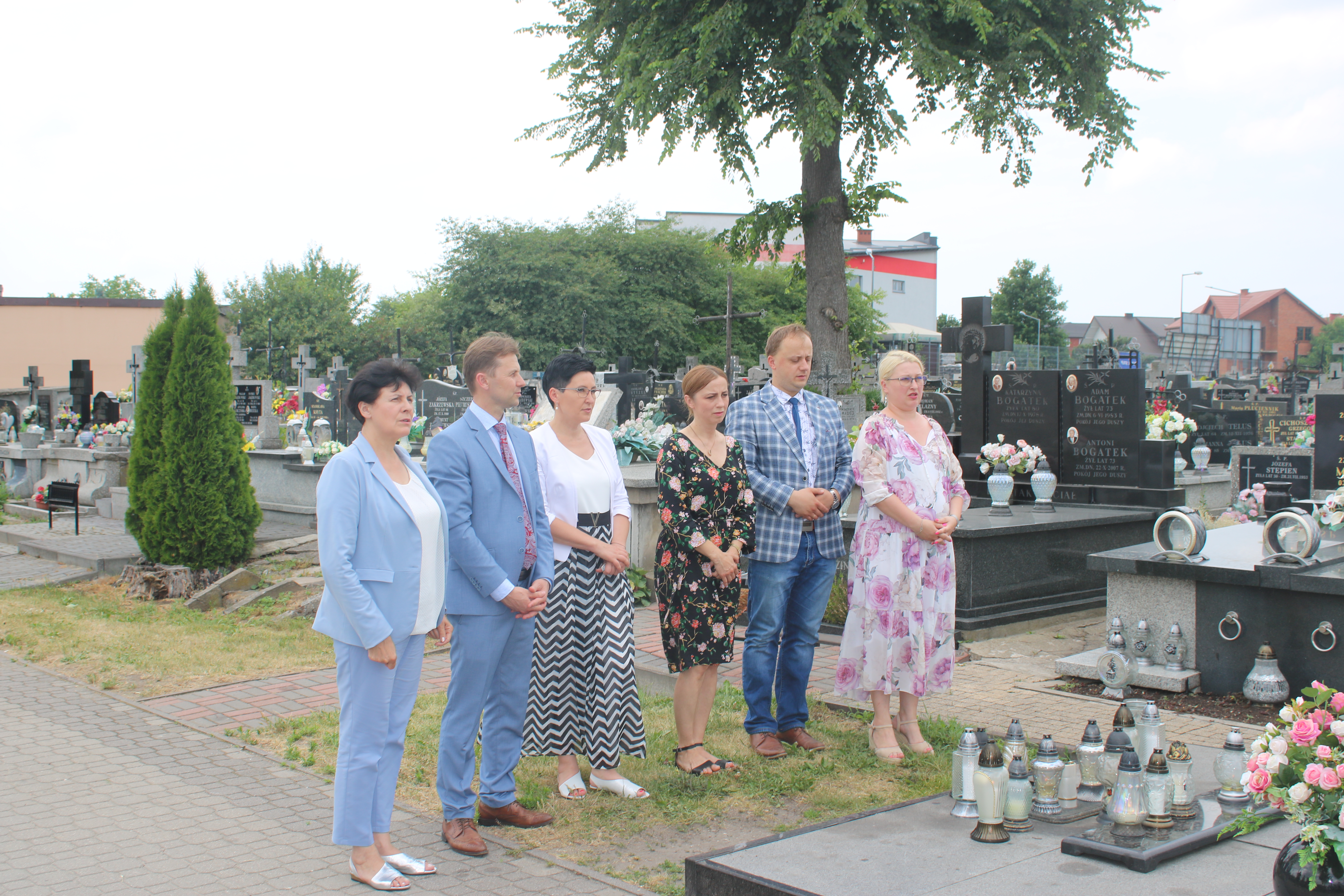 złożenie kwiatów pod pomnikiem śp. ks. Jana Wojtana